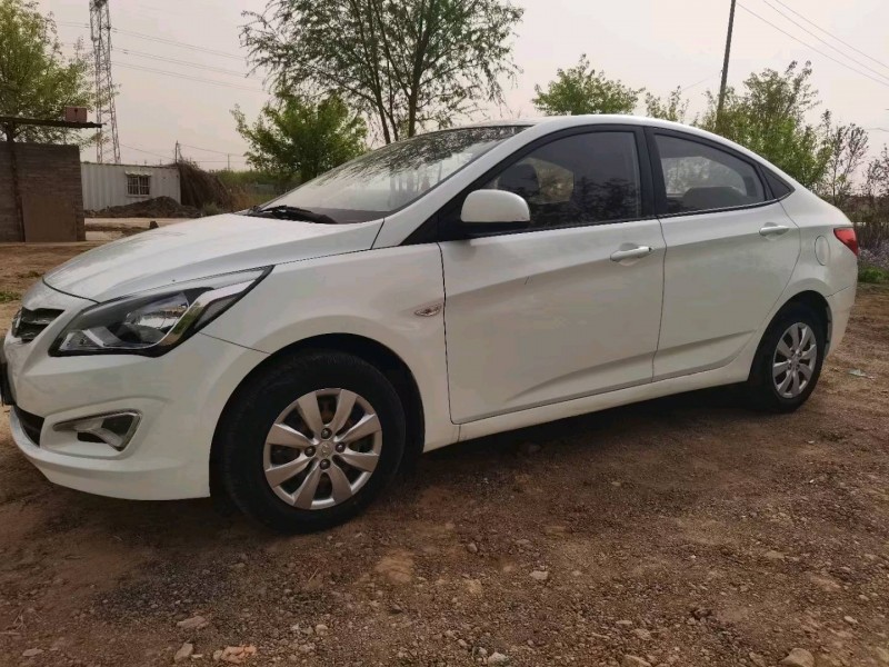 保定14年现代瑞纳3