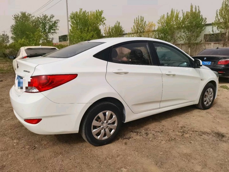 保定14年现代瑞纳8