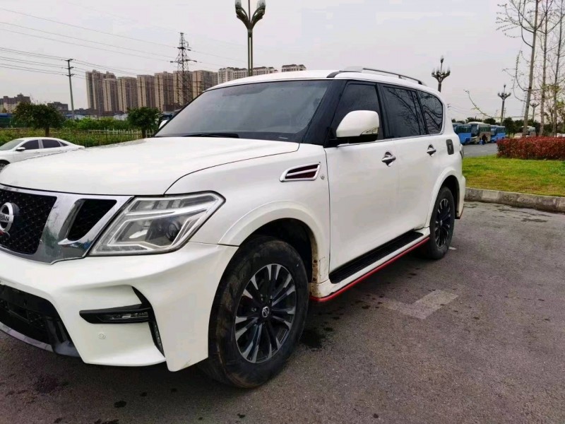 成都17年日产途乐2