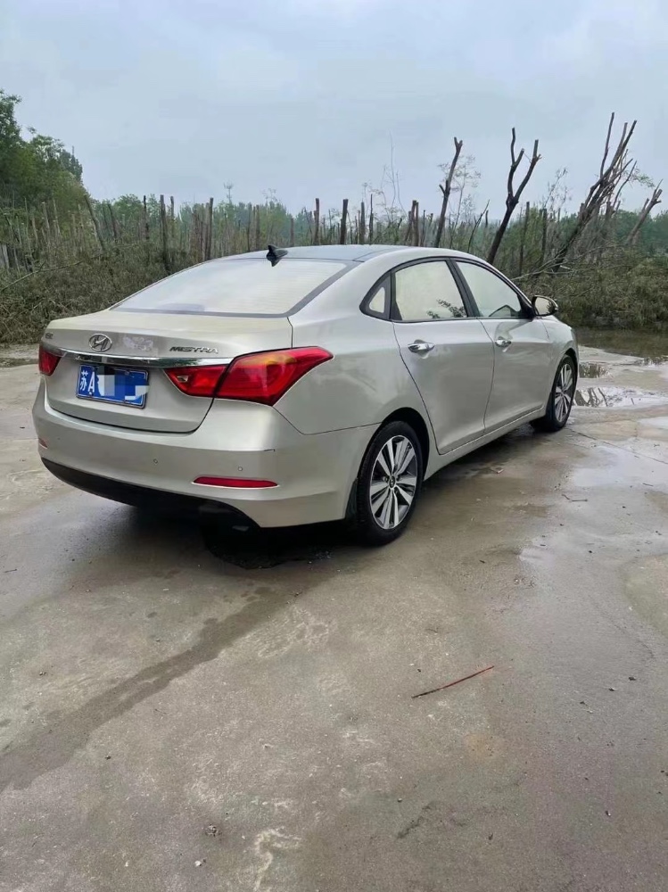 潍坊16年现代名图8