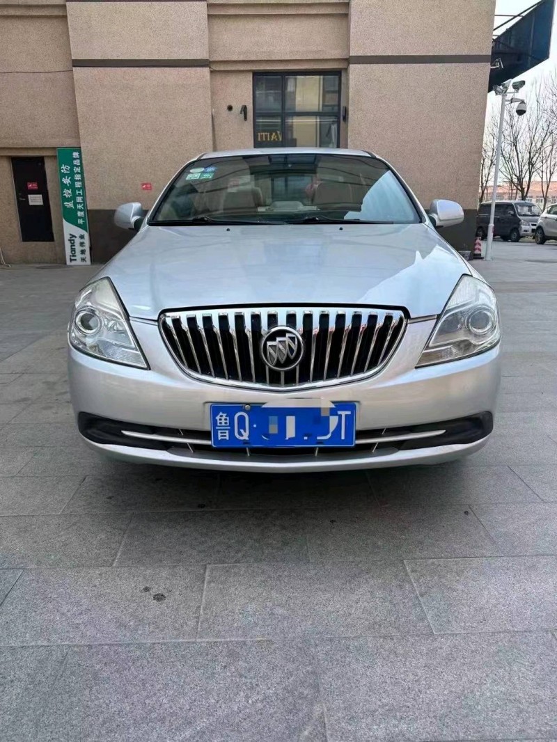 青岛16年别克凯越1