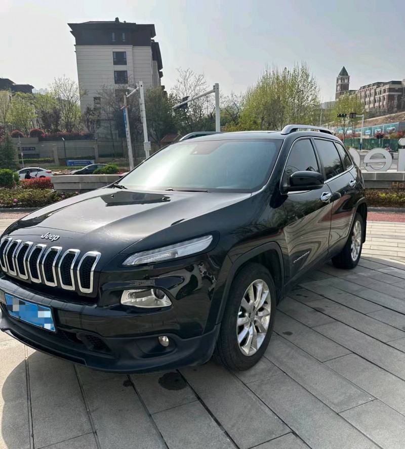 青岛15年Jeep自由光3