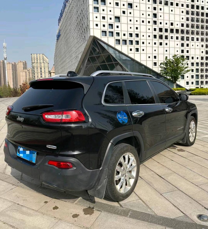 青岛15年Jeep自由光4