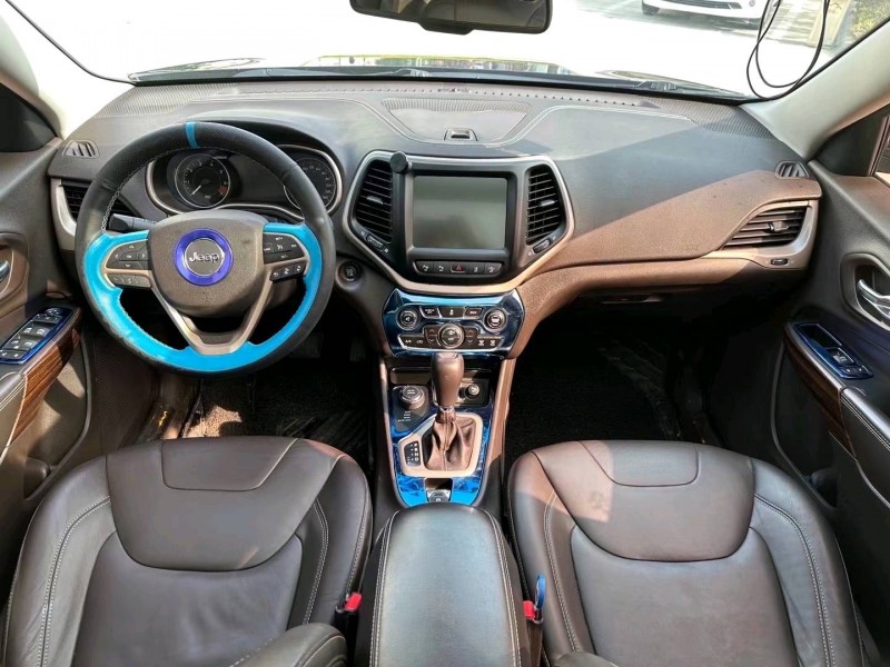 青岛15年Jeep自由光5