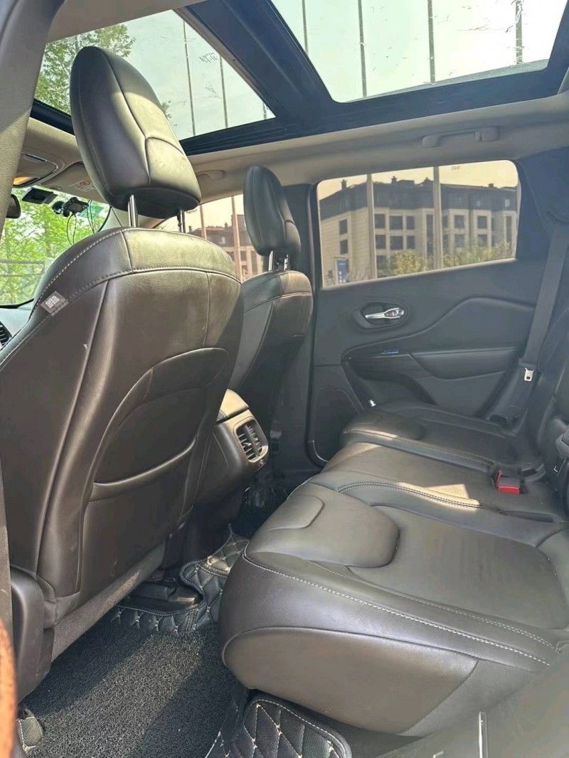 青岛15年Jeep自由光6