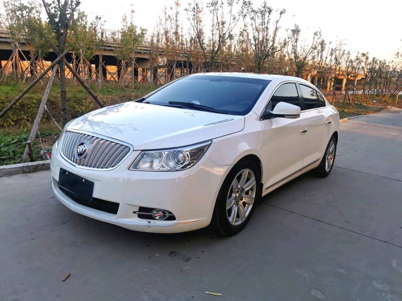 青岛12年别克君越3