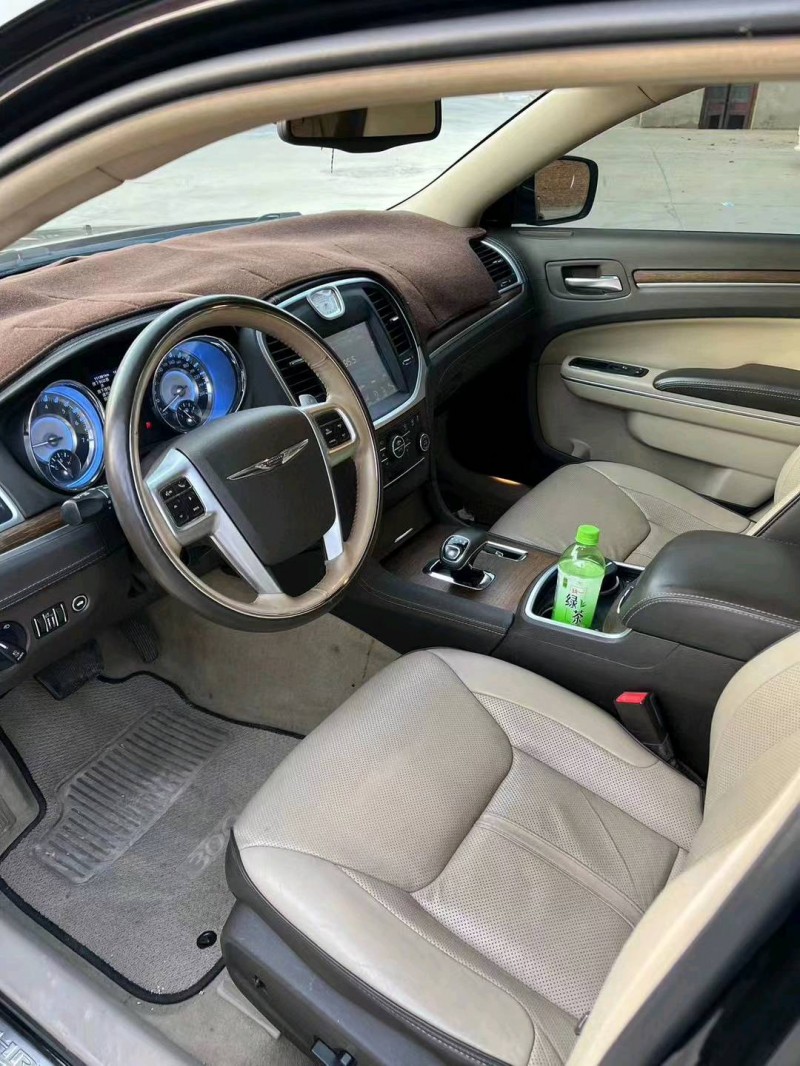 济宁14年克莱斯勒300C4