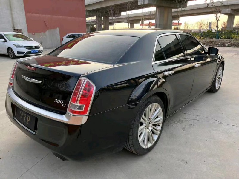 济宁14年克莱斯勒300C8