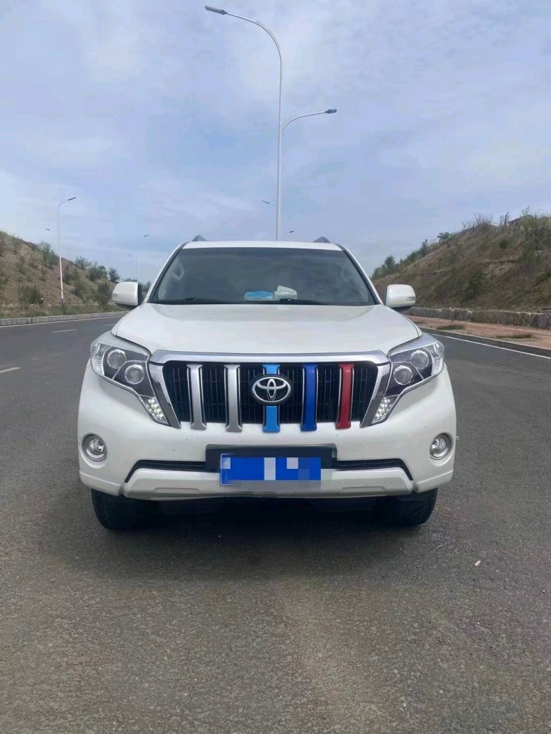 济南17年丰田普拉多1