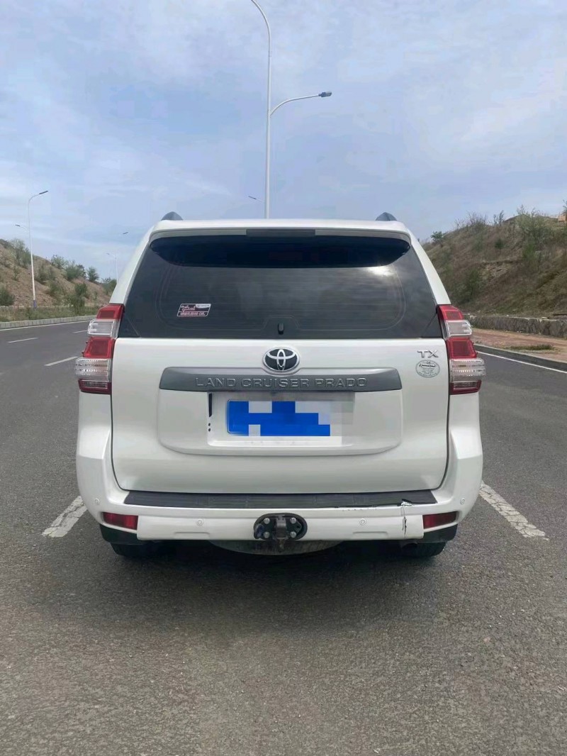 济南17年丰田普拉多5