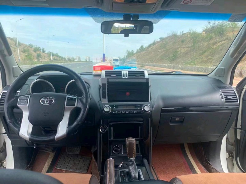 济南17年丰田普拉多9