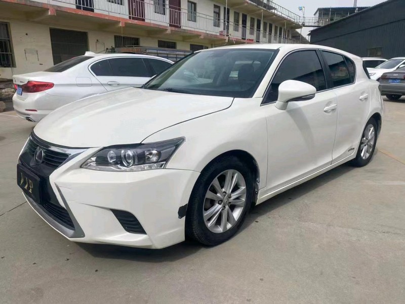 济宁16年雷克萨斯CT3