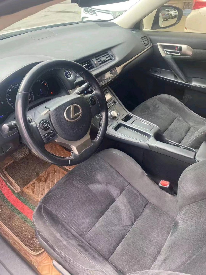 济宁16年雷克萨斯CT6