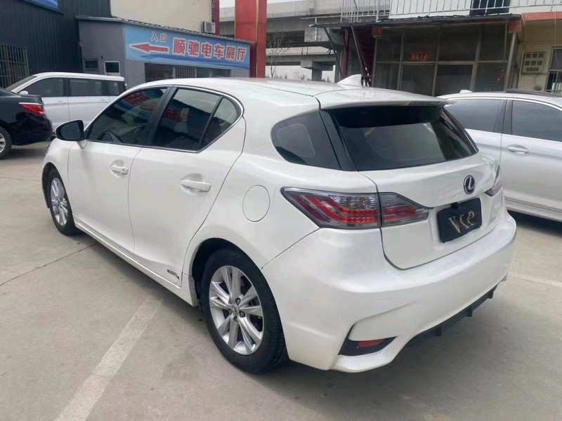 济宁16年雷克萨斯CT7