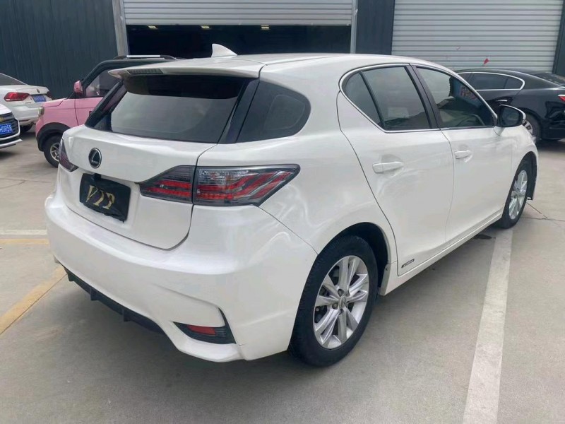 济宁16年雷克萨斯CT8