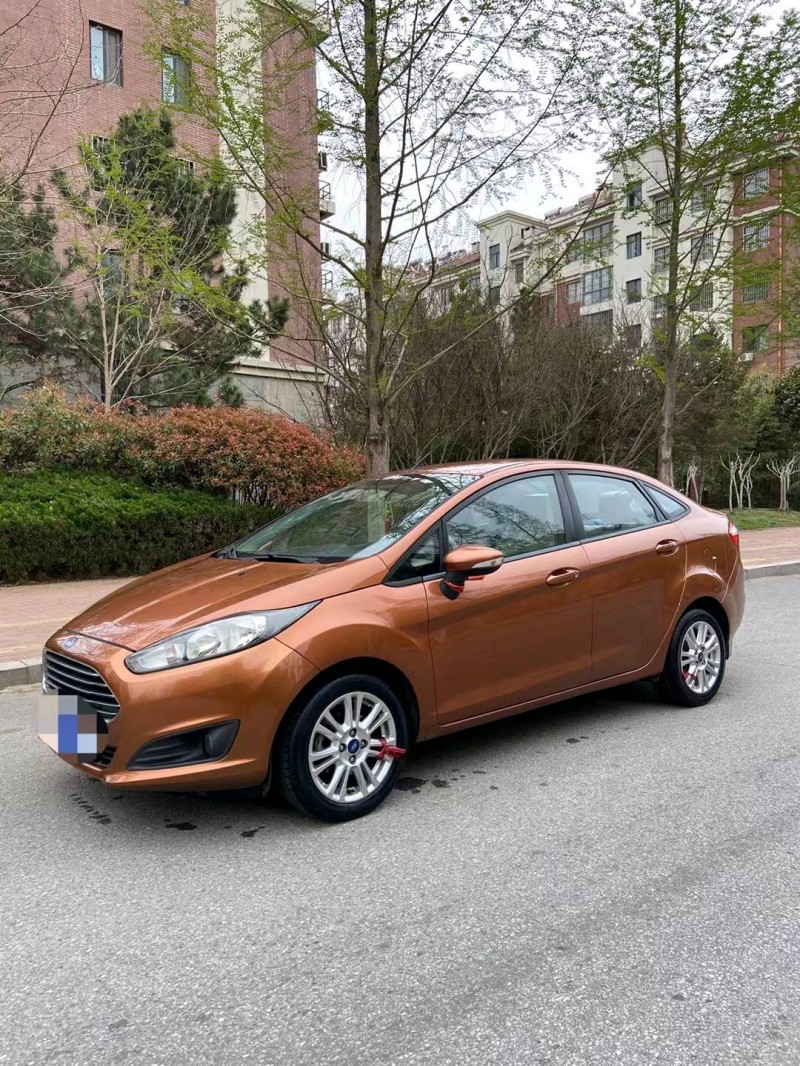 青岛14年福特嘉年华3