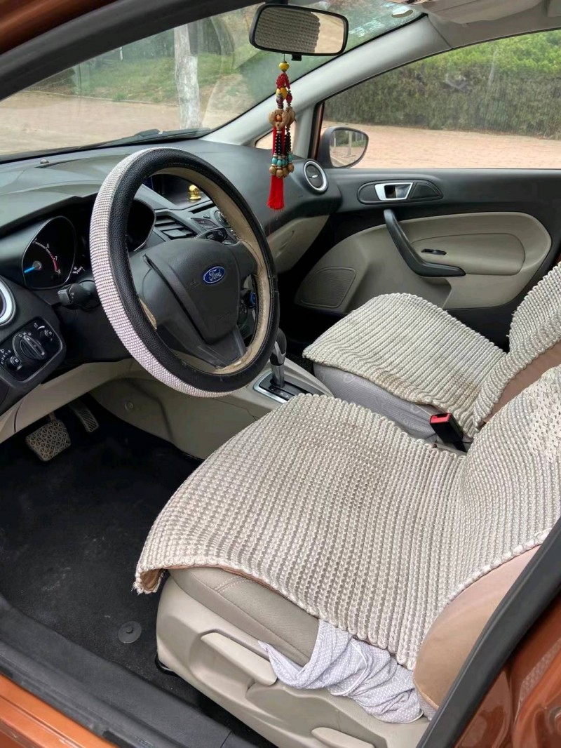 青岛14年福特嘉年华5