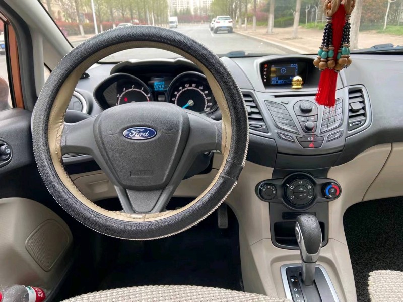 青岛14年福特嘉年华4