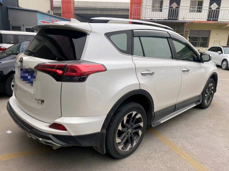 济宁17年丰田RAV4荣放8