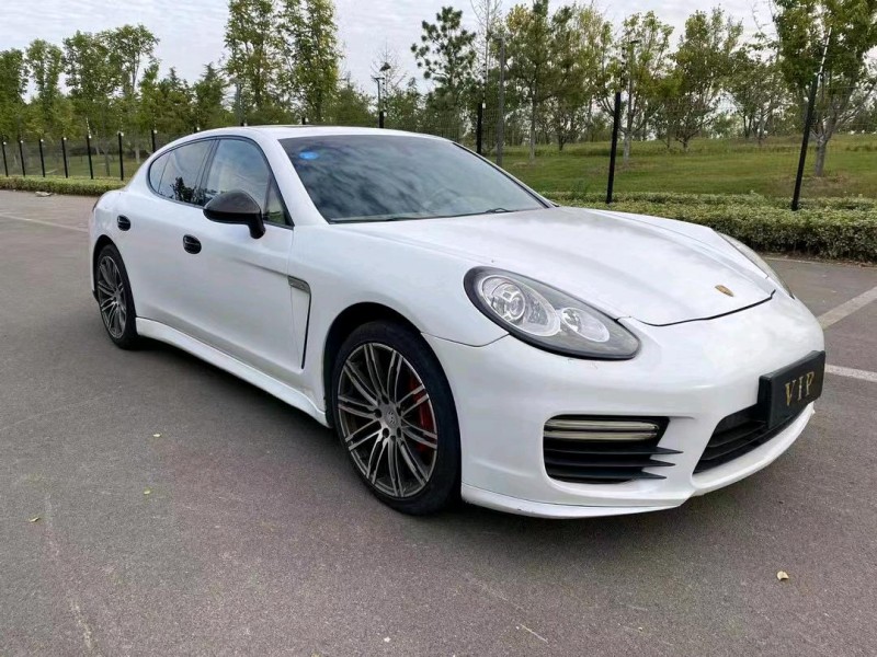 济宁11年保时捷帕拉梅拉2