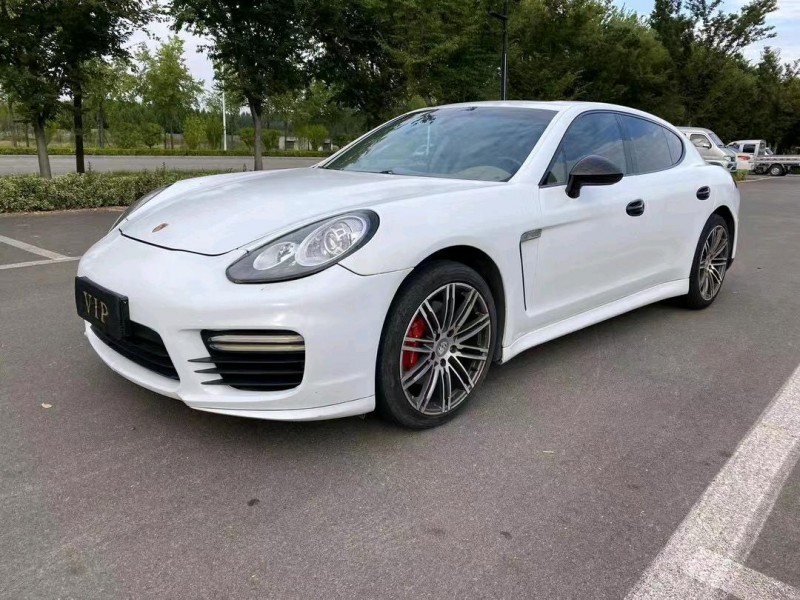 济宁11年保时捷帕拉梅拉3