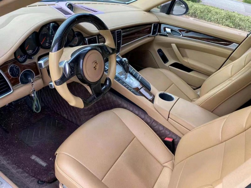 济宁11年保时捷帕拉梅拉6