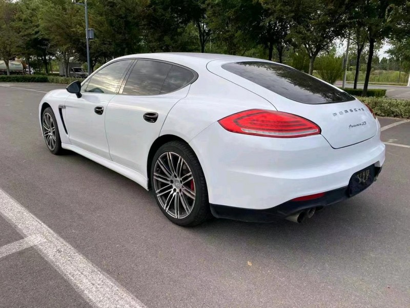 济宁11年保时捷帕拉梅拉7