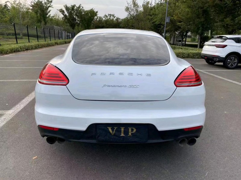 济宁11年保时捷帕拉梅拉9