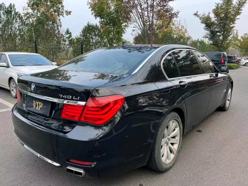 济宁11年宝马7系8