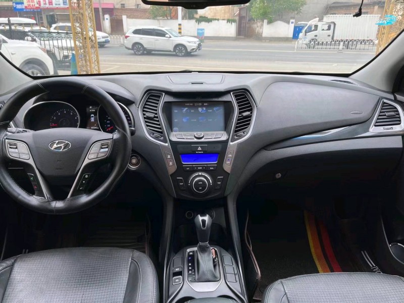 保定15年现代新胜达4