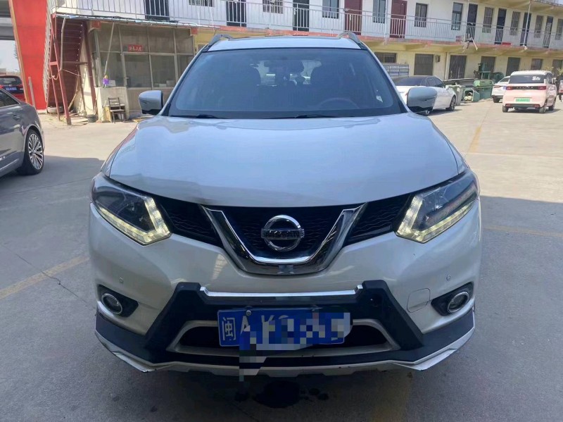 济宁16年日产奇骏1