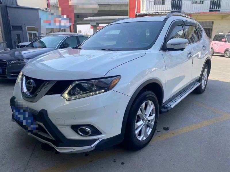 济宁16年日产奇骏3