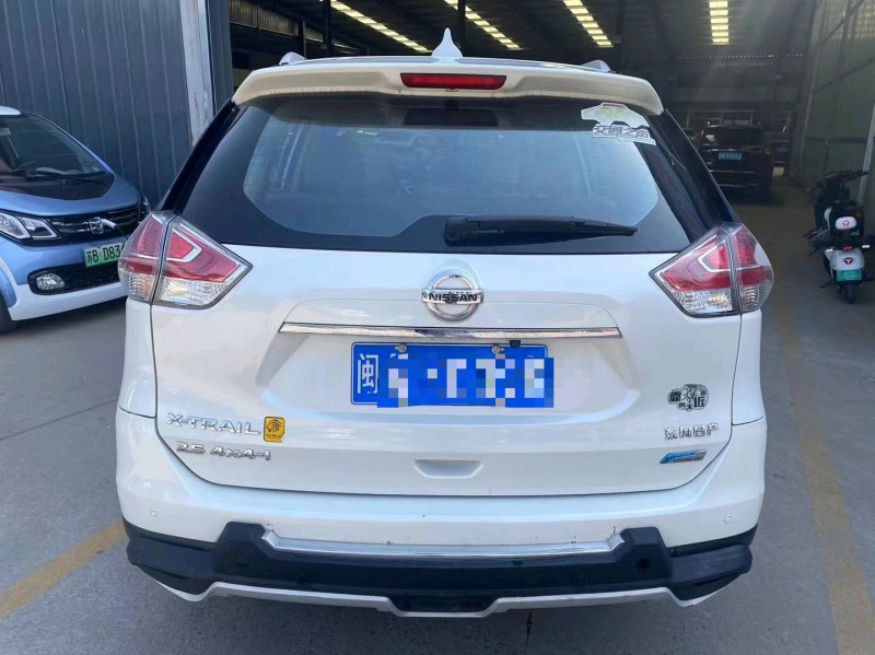 济宁16年日产奇骏9