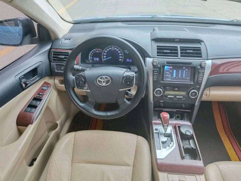 保定13年丰田凯美瑞8