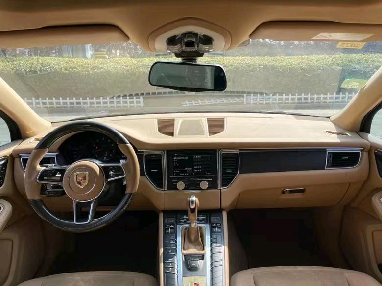 盐城15年保时捷Macan7