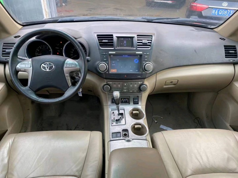 济宁11年丰田汉兰达4