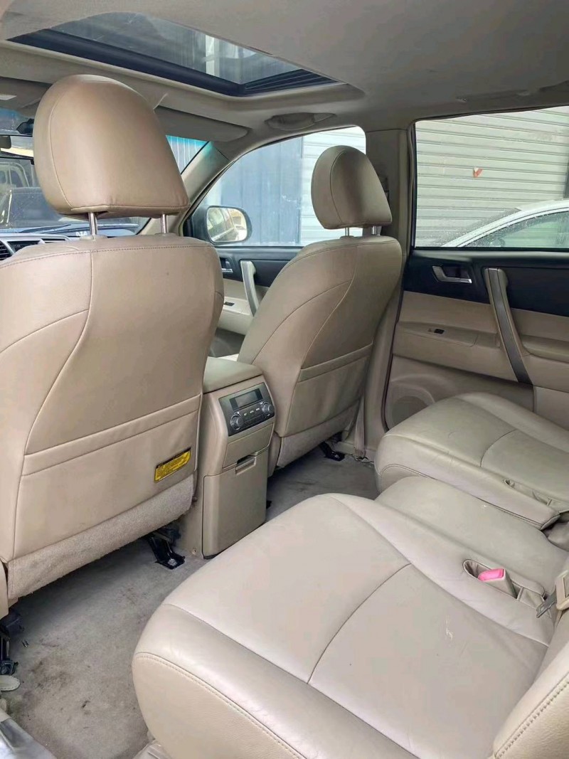 济宁11年丰田汉兰达5