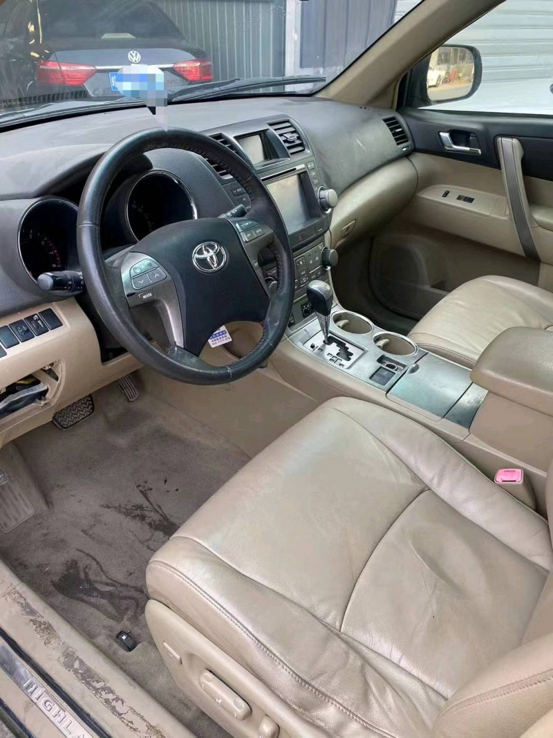 济宁11年丰田汉兰达6