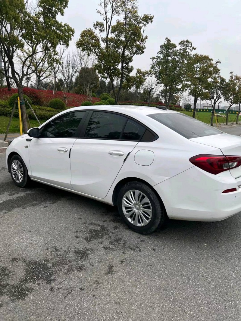 青岛18年别克凯越7