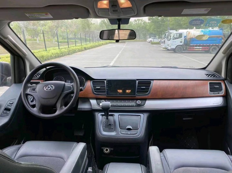 济宁17年大通G105