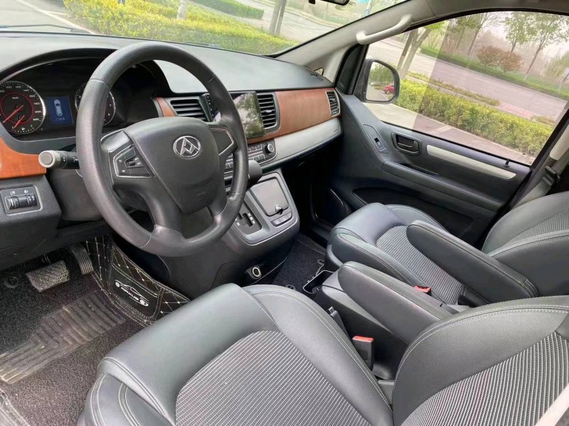 济宁17年大通G106