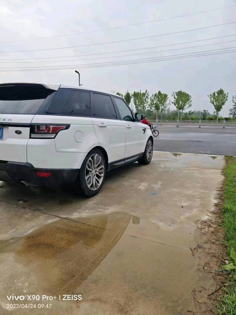 青岛16年路虎揽胜运动3