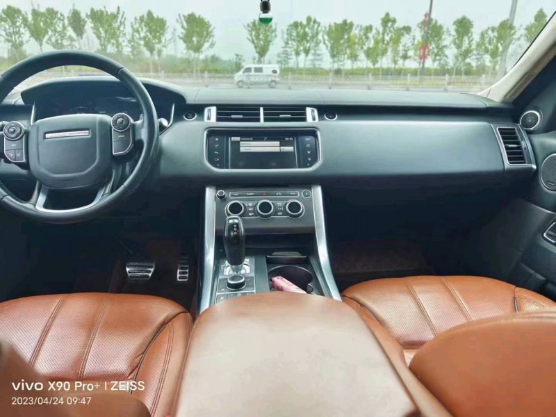 青岛16年路虎揽胜运动6