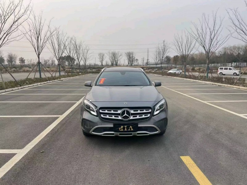 徐州18年奔驰GLA1