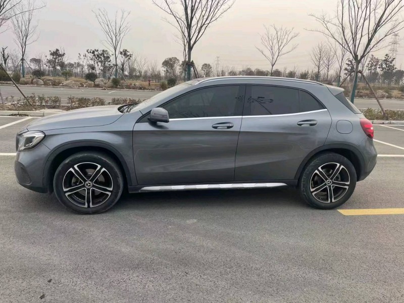 徐州18年奔驰GLA3