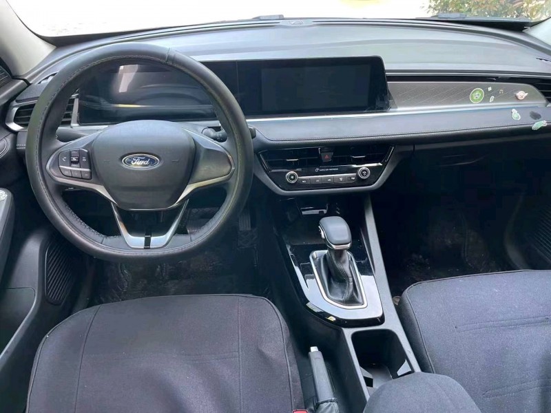 青岛22年福特福睿斯8