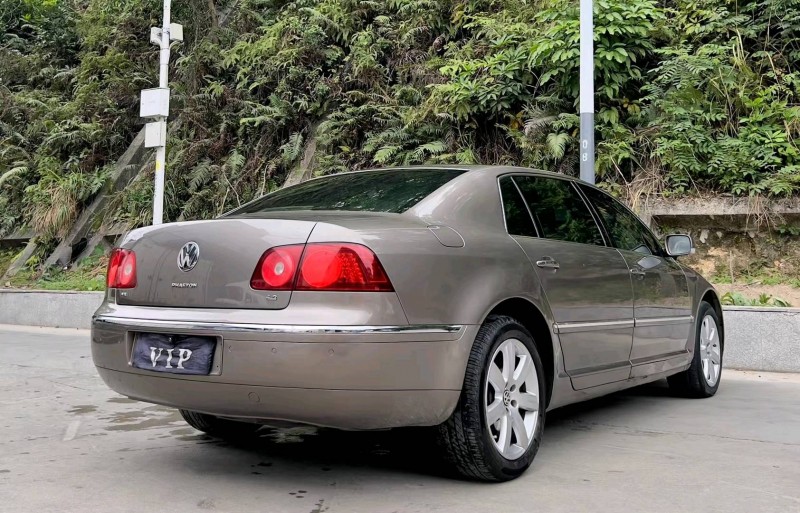 深圳10年大众辉腾8