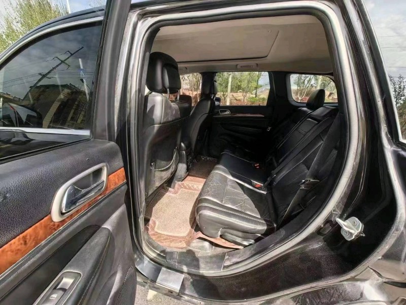 青岛11年Jeep大切诺基3