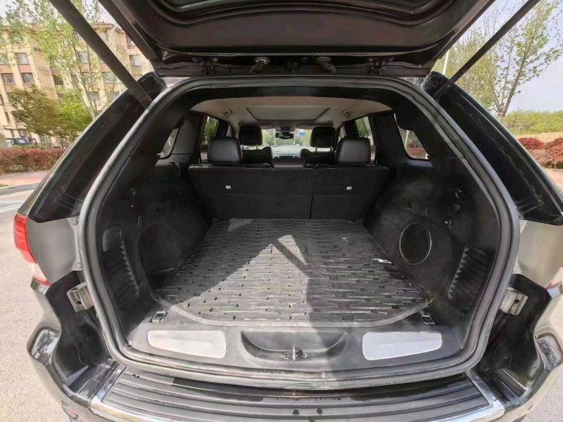 青岛11年Jeep大切诺基4