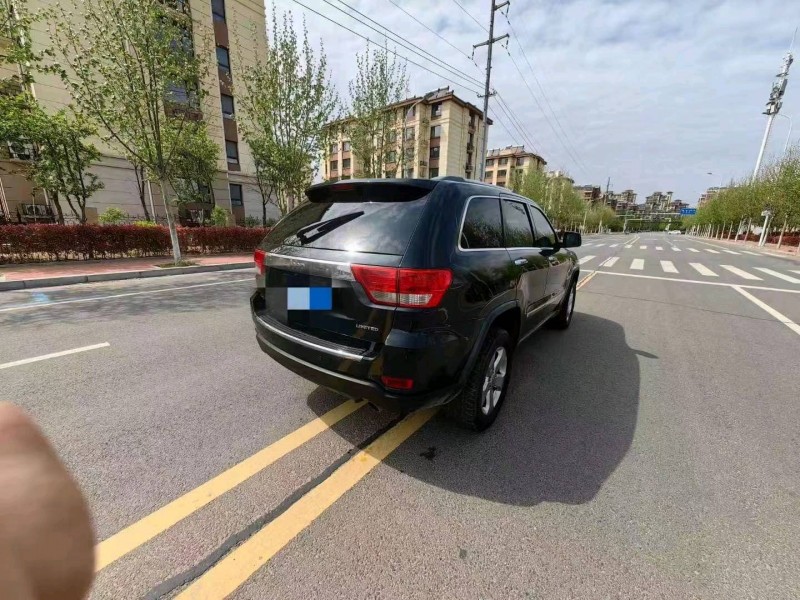 青岛11年Jeep大切诺基5